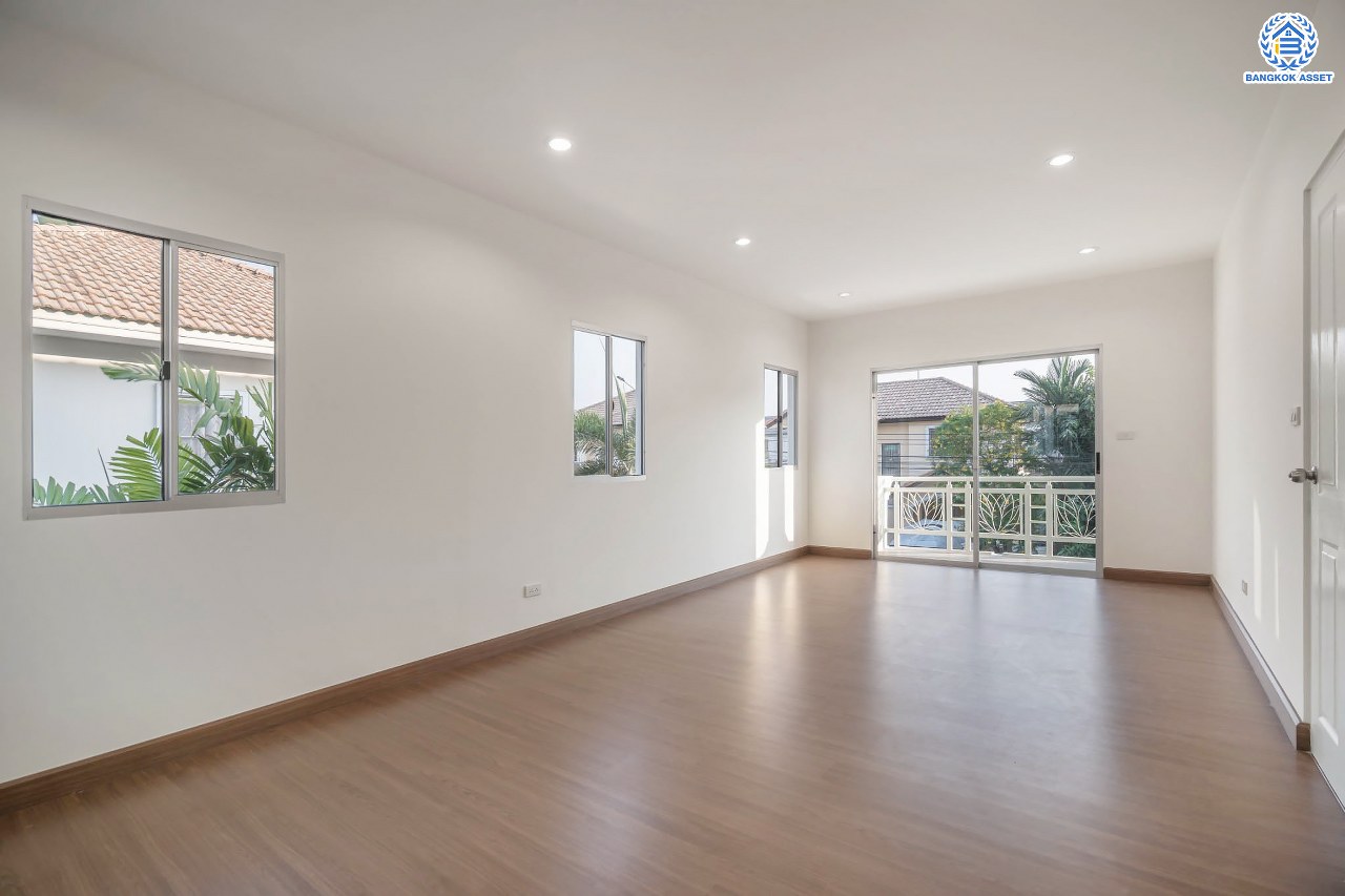 บ้านมือสองตกแต่งใหม่ โครงการ พฤกษาวิลเลจ5 บางใหญ่ เนื้อที่ 51.8 ตร.ว. ฟังก์ชัน 3 ห้องนอน 2 ห้องน้ำ จอดรถได้ 1 คัน เปลี่ยนระบบสุขาภิบาลใหม่ พร้อมเข้าอยู่ บนทำเลเดินทางสะดวก ใกล้รถไฟฟ้าสถานี "คลองบางไผ่" และจุดขึ้นทางด่วน "กาญจนาภิเษก"